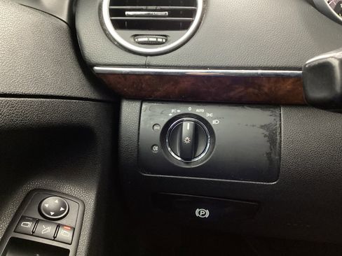 Used 2011 Mercedes-Benz GL 550 4MATIC image 41