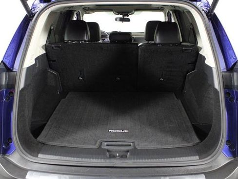 Certified 2021 Nissan Rogue SV w/ Premium Package FWD image 18