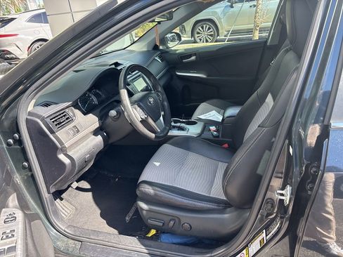 Used 2012 Toyota Camry SE image 3