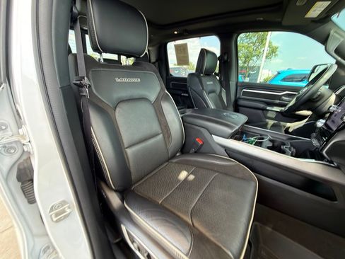 Used 2024 RAM 1500 Laramie AWD/4WD image 33