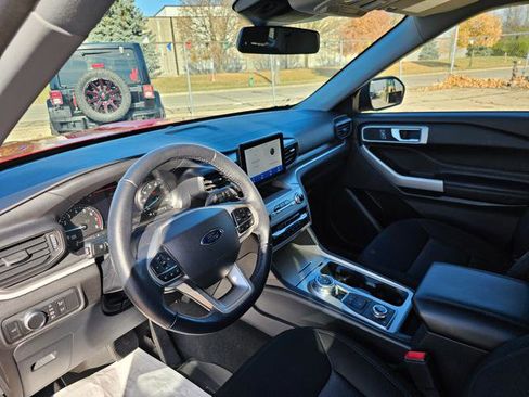 Used 2022 Ford Explorer XLT image 7
