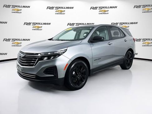 Used 2024 Chevrolet Equinox LS w/ LS Convenience Package FWD image 3