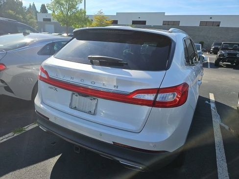 Used 2016 Lincoln MKX Reserve w/ Technology Package FWD image 9