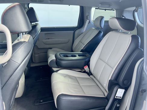 Used 2021 Kia Sedona EX FWD image 26