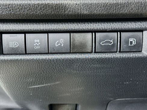 Used 2025 Toyota Camry SE FWD image 17