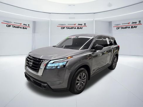 Used 2023 Nissan Pathfinder S FWD image 2