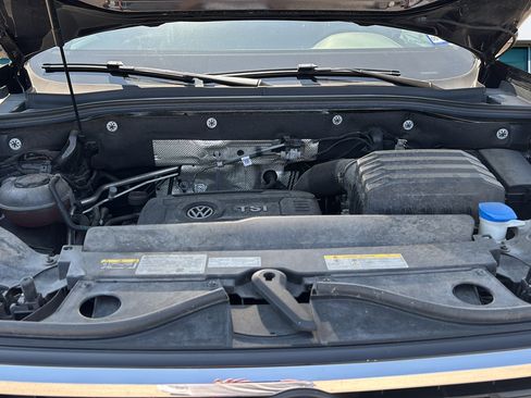Used 2023 Volkswagen Atlas Cross Sport SE w/ Panoramic Sunroof Package FWD image 9