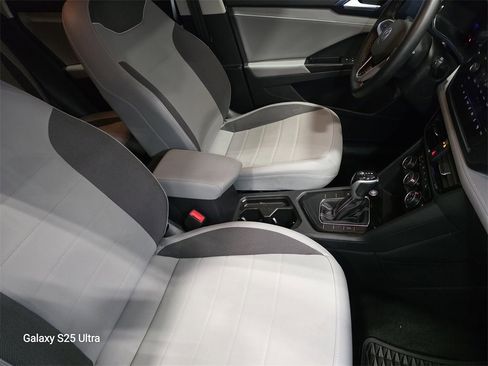 Used 2023 Volkswagen Taos SE w/ Black Wheel Package image 12