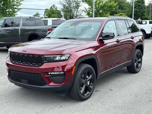 New 2025 Jeep Grand Cherokee Limited w/ Black Appearance Package image 4