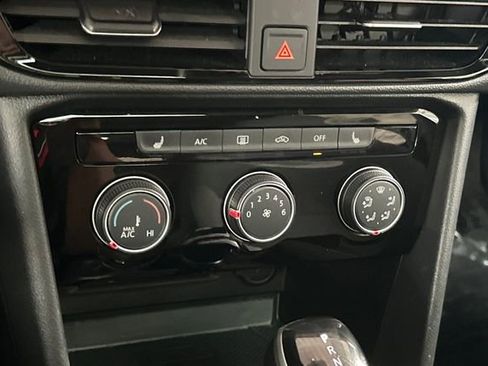 Certified 2023 Volkswagen Taos SE w/ Panoramic Sunroof Package FWD image 26