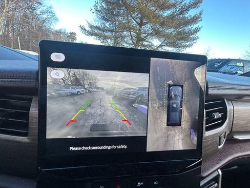 Used 2024 Ford Expedition Limited image 17