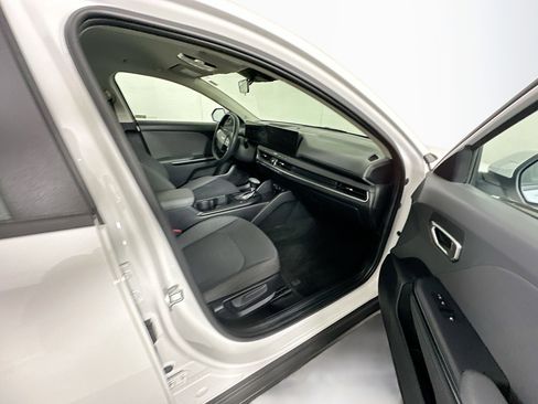 Used 2025 Kia K4 LXS image 29
