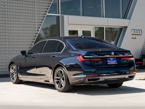 Used 2020 BMW 750i xDrive w/ Autobahn Package AWD/4WD image 5