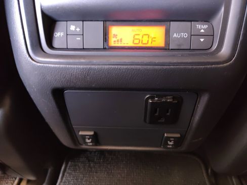 Used 2017 Nissan Pathfinder Platinum FWD image 34