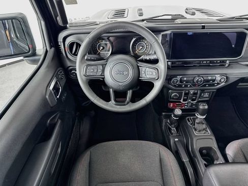 Used 2025 Jeep Wrangler Unlimited Rubicon AWD/4WD image 21