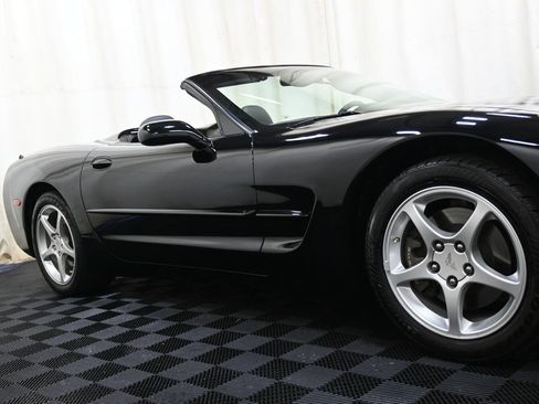 Used 2004 Chevrolet Corvette Convertible w/ Preferred Equipment Group RWD image 14