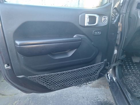 Used 2018 Jeep Wrangler Unlimited Sport S image 9