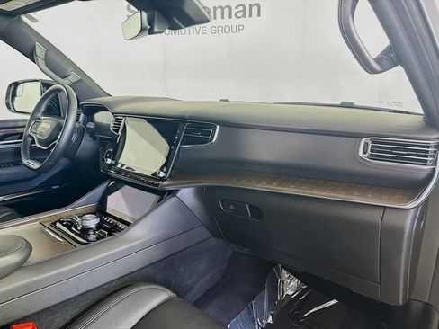 Used 2023 Jeep Grand Wagoneer 4WD w/ Flexible Seating Group image 32
