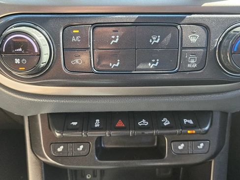 Used 2022 Chevrolet Colorado Z71 w/ Trail Boss Package AWD/4WD image 38