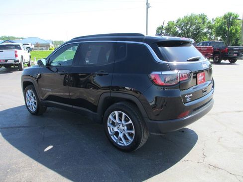Used 2023 Jeep Compass Latitude AWD/4WD image 9