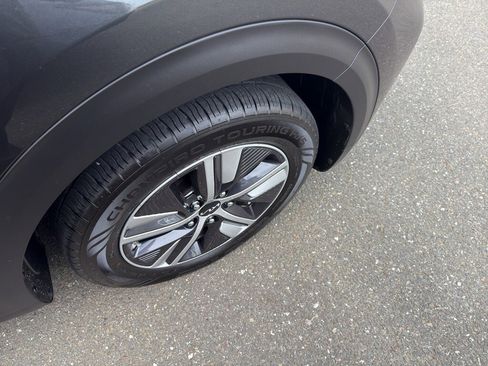 Used 2022 Kia Niro EX image 20