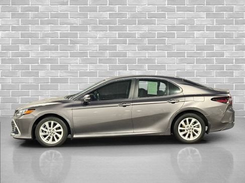 Used 2022 Toyota Camry LE image 4