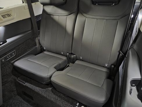 Used 2023 Land Rover Range Rover Long Wheelbase SE AWD/4WD image 18