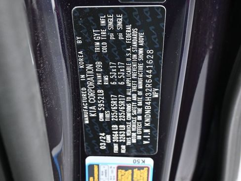 Used 2024 Kia Carnival LX FWD image 17