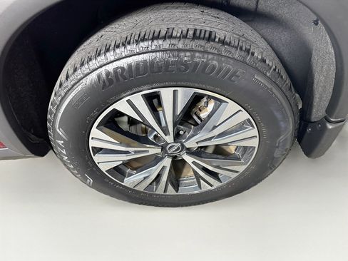 Used 2023 Nissan Rogue SV AWD/4WD image 11