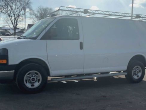 Certified 2022 GMC Savana 2500 w/ Driver Convenience Package image 6