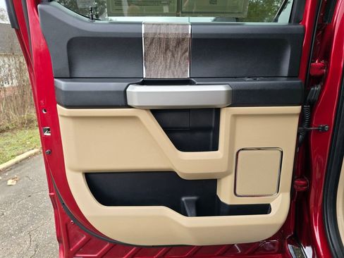 Used 2017 Ford F250 Lariat w/ Chrome Package image 48