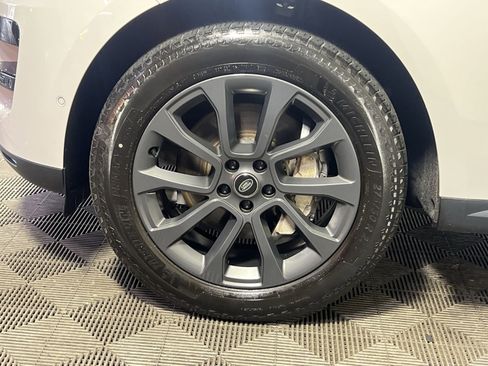 Used 2024 Land Rover Range Rover Sport SE AWD/4WD image 13