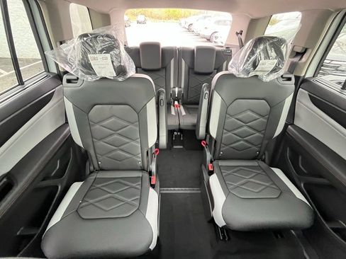 New 2026 Volkswagen Atlas Peak Edition AWD/4WD image 25