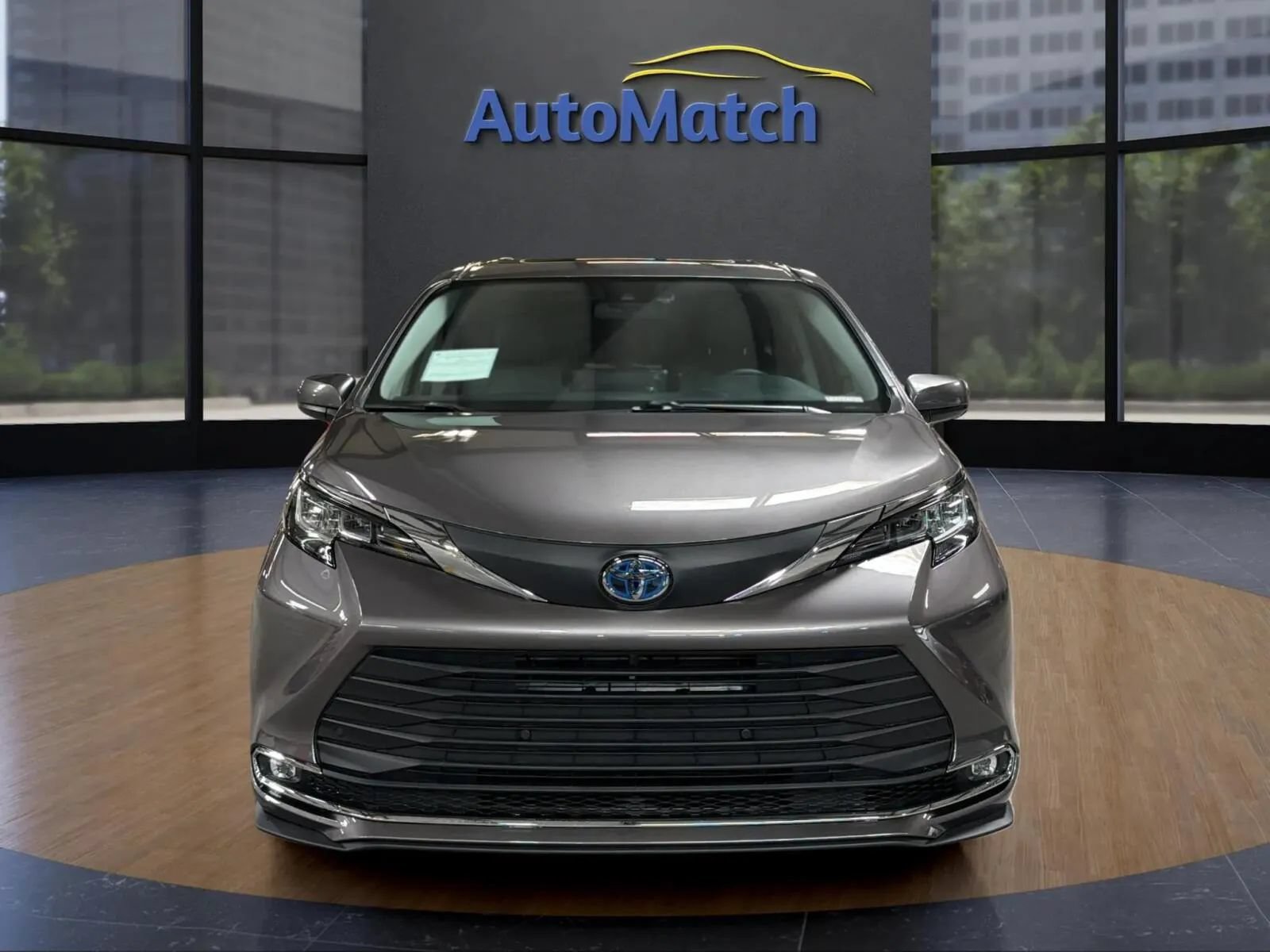 Used 2022 Toyota Sienna XLE FWD image 2