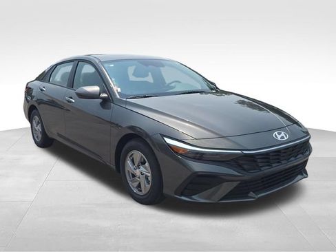 New 2026 Hyundai Elantra SE FWD image 7