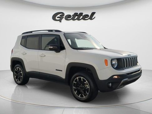 Used 2023 Jeep Renegade Latitude AWD/4WD image 3