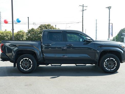 Used 2025 Toyota Tacoma TRD Sport w/ TRD Sport Upgrade Package RWD image 4