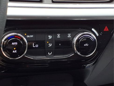 Used 2025 Chevrolet Trax LT FWD image 15