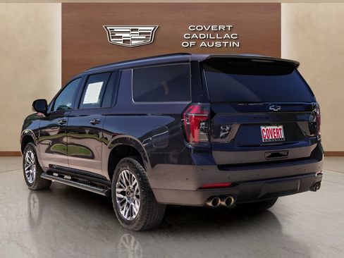 Used 2025 Chevrolet Suburban Z71 AWD/4WD image 3