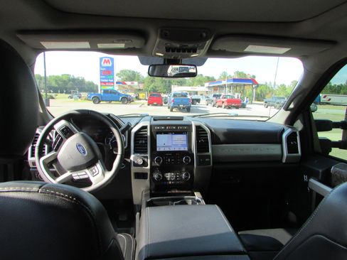 Used 2019 Ford F250 Lariat w/ Lariat Ultimate Package image 11