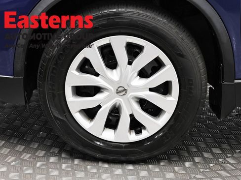 Used 2019 Nissan Rogue S image 32