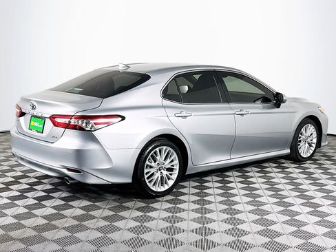 Used 2019 Toyota Camry XLE image 14