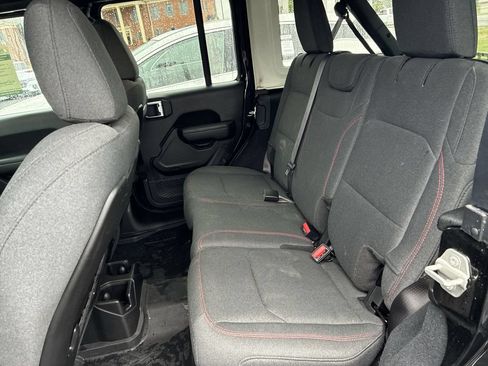 Used 2024 Jeep Wrangler Unlimited Rubicon w/ Technology Group AWD/4WD image 19
