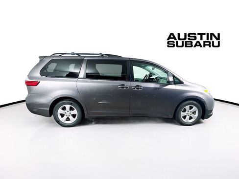 Used 2015 Toyota Sienna LE image 8