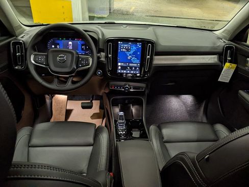 New 2026 Volvo XC40 B5 Plus w/ Protection Package Premier AWD/4WD image 12