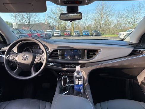 Used 2021 Buick Enclave Essence image 5