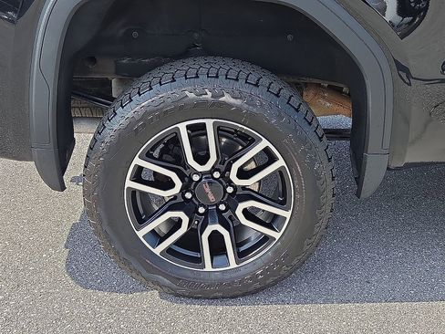 Certified 2024 GMC Sierra 1500 AT4 w/ Technology Package AWD/4WD image 7