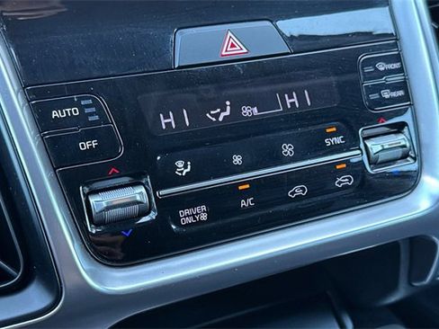 Used 2022 Kia Sorento S image 29