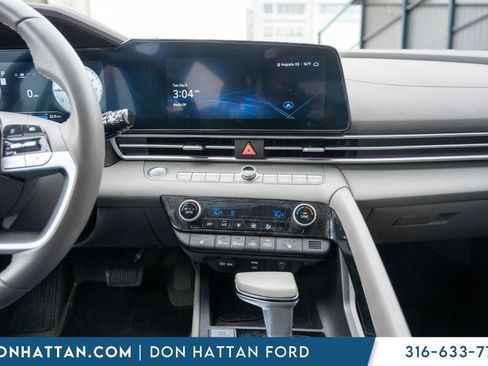 Used 2024 Hyundai Elantra SEL w/ Convenience Package FWD image 8