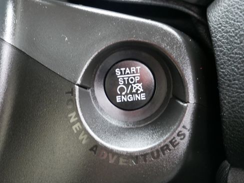 Used 2019 Jeep Renegade Latitude w/ Cold Weather Group image 25